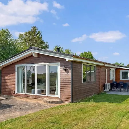 3 Bedroom Awesome In 別荘 Tranekær